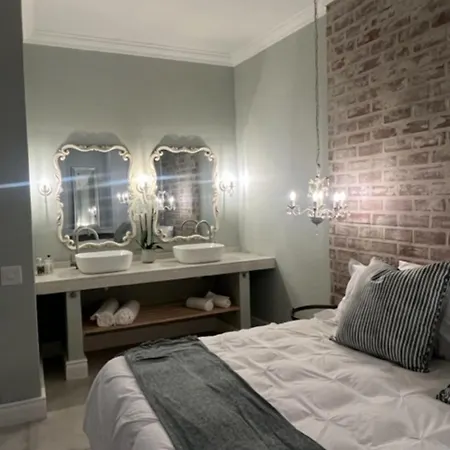 Two On Milner - Oak Tree Cottage - Stylish Open-Plan Guesthouse In Rondebosch Cape Town Exterior photo