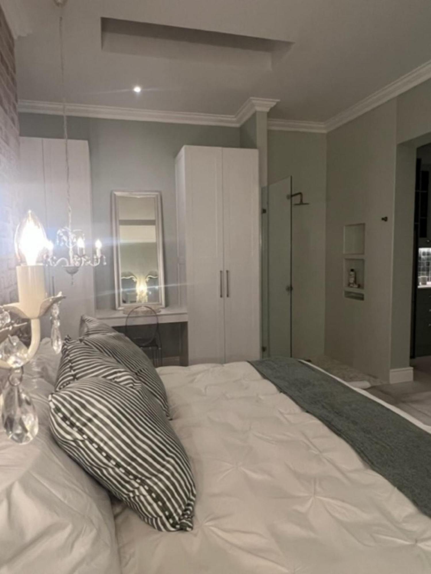 Two On Milner - Oak Tree - Stylish Open-plan In Rondebosch Apartment